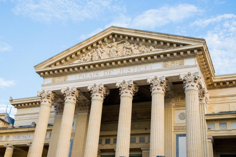 Photo du Palais de Justice de Nimes